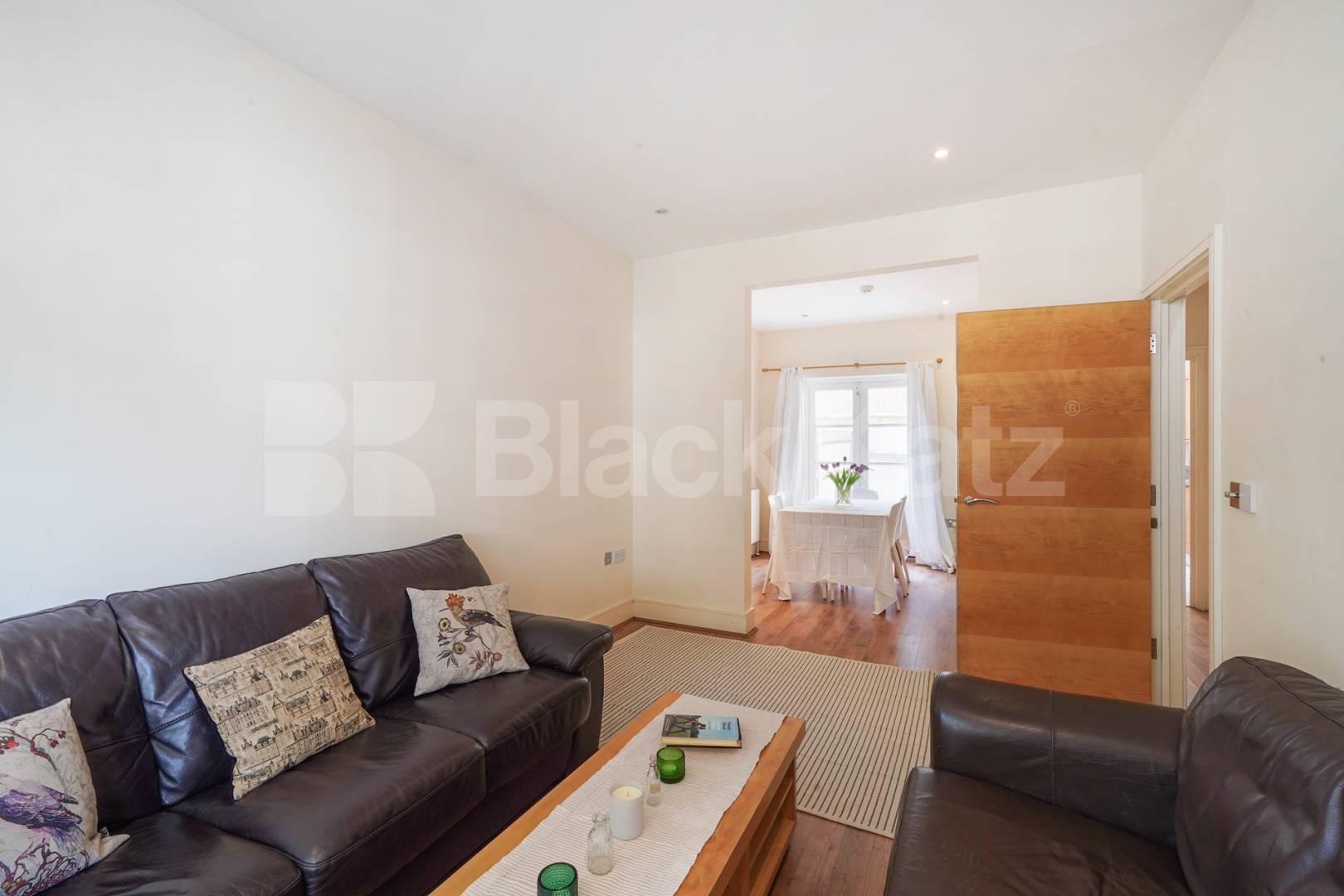 Boasting over 1350 Sq.Ft. of living and entertaining space Marcia Road, London Bridge